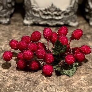 Very Nice Artificial Red Berry Foliage Vine